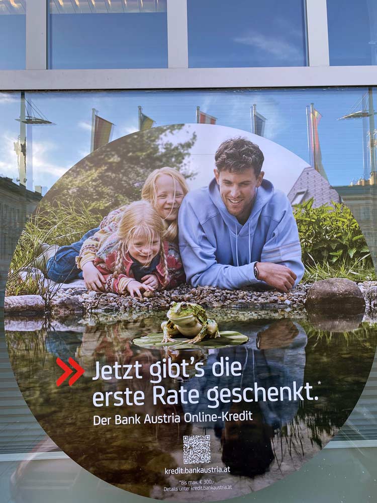 Raiffeisen-Werbeplakat mit Familie